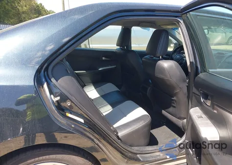 2014 Toyota Camry Se z USA, uszkodzony, nr VIN 4T1BF1FKXEU325157